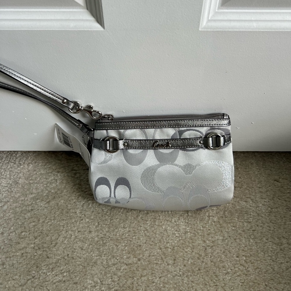 Women’s coach wristlet